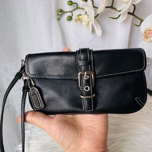 Coach soho vintage wristlet - EUC